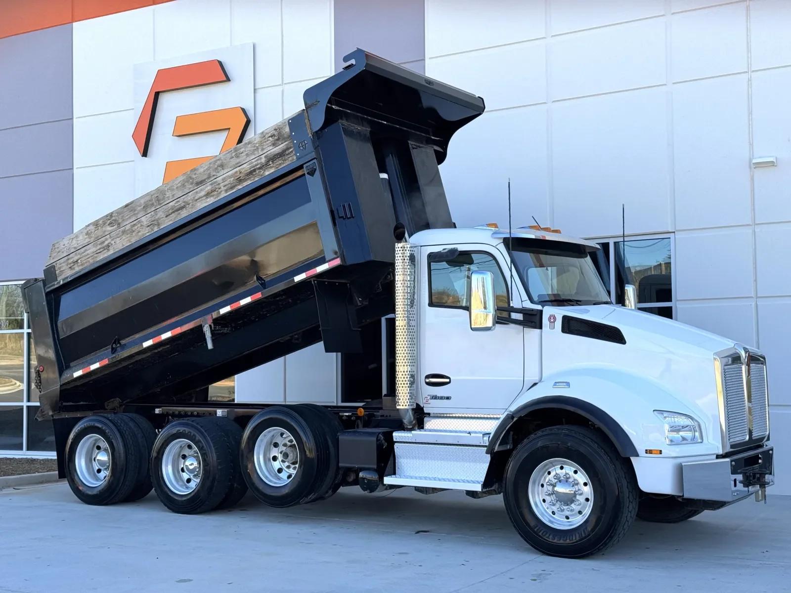 2023 Kenworth T880