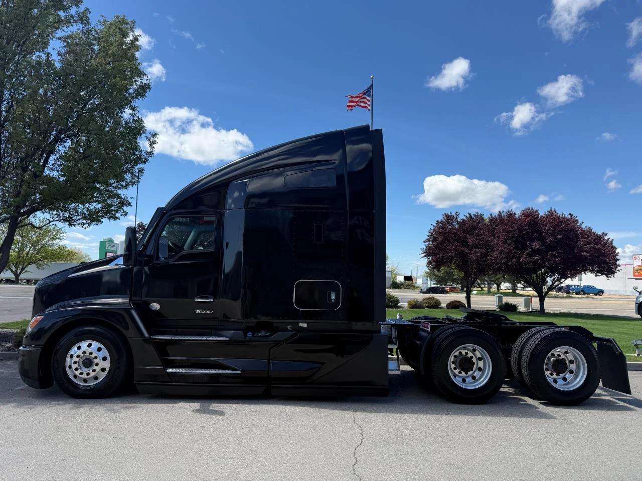 2023 Kenworth T680 in Nampa, ID — photo 2