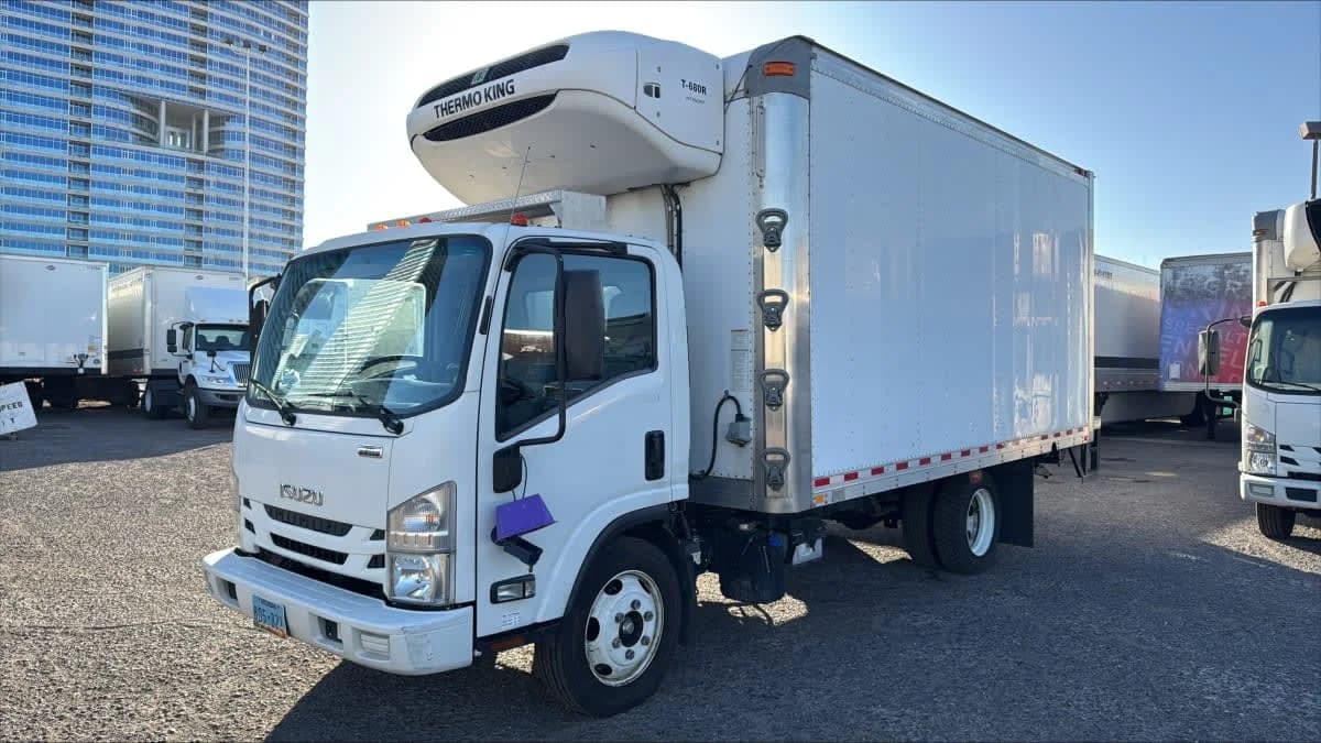 2018 Isuzu NQR in North Las Vegas, NV — photo 3