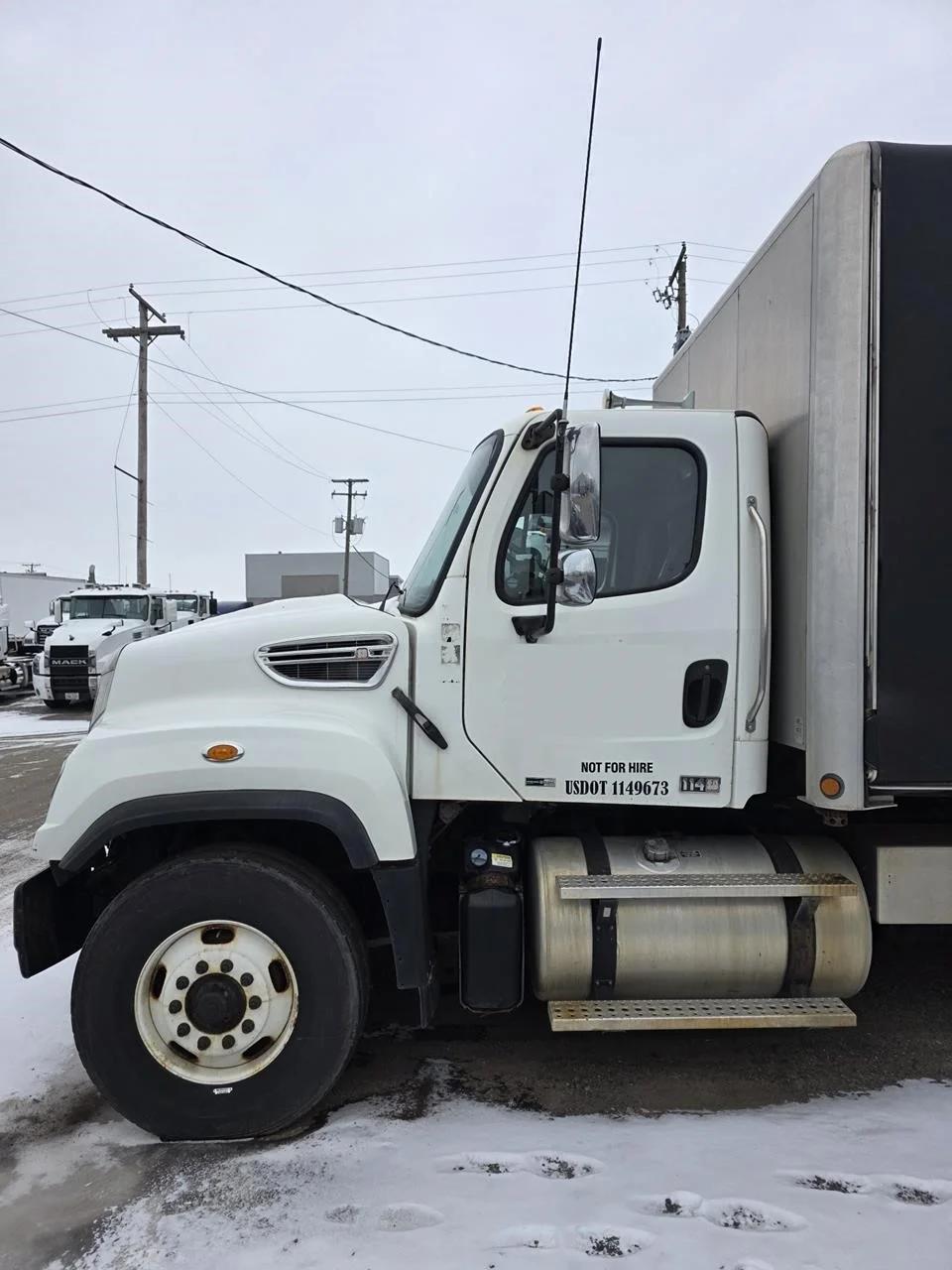 2013 Freightliner 114SD — photo 4
