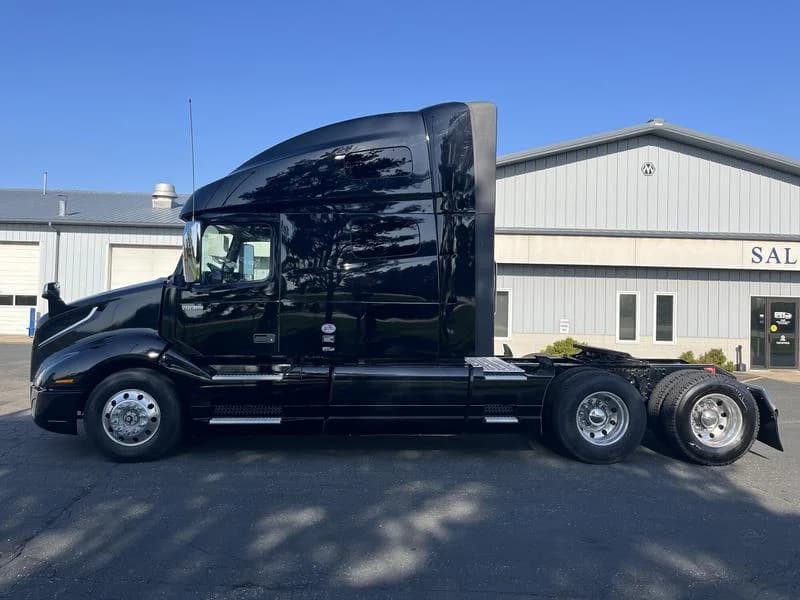 2020 Volvo VNL 760 in Sauk Rapids — photo 2