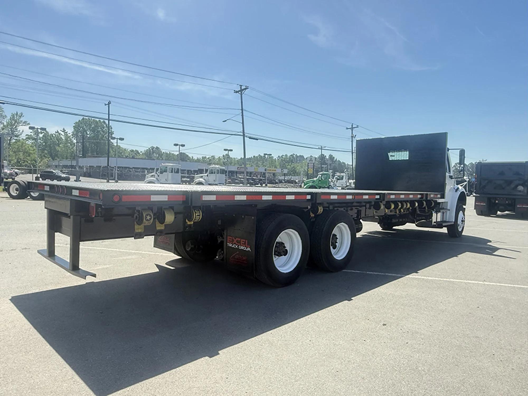 2018 Freightliner M2 106 — photo 4