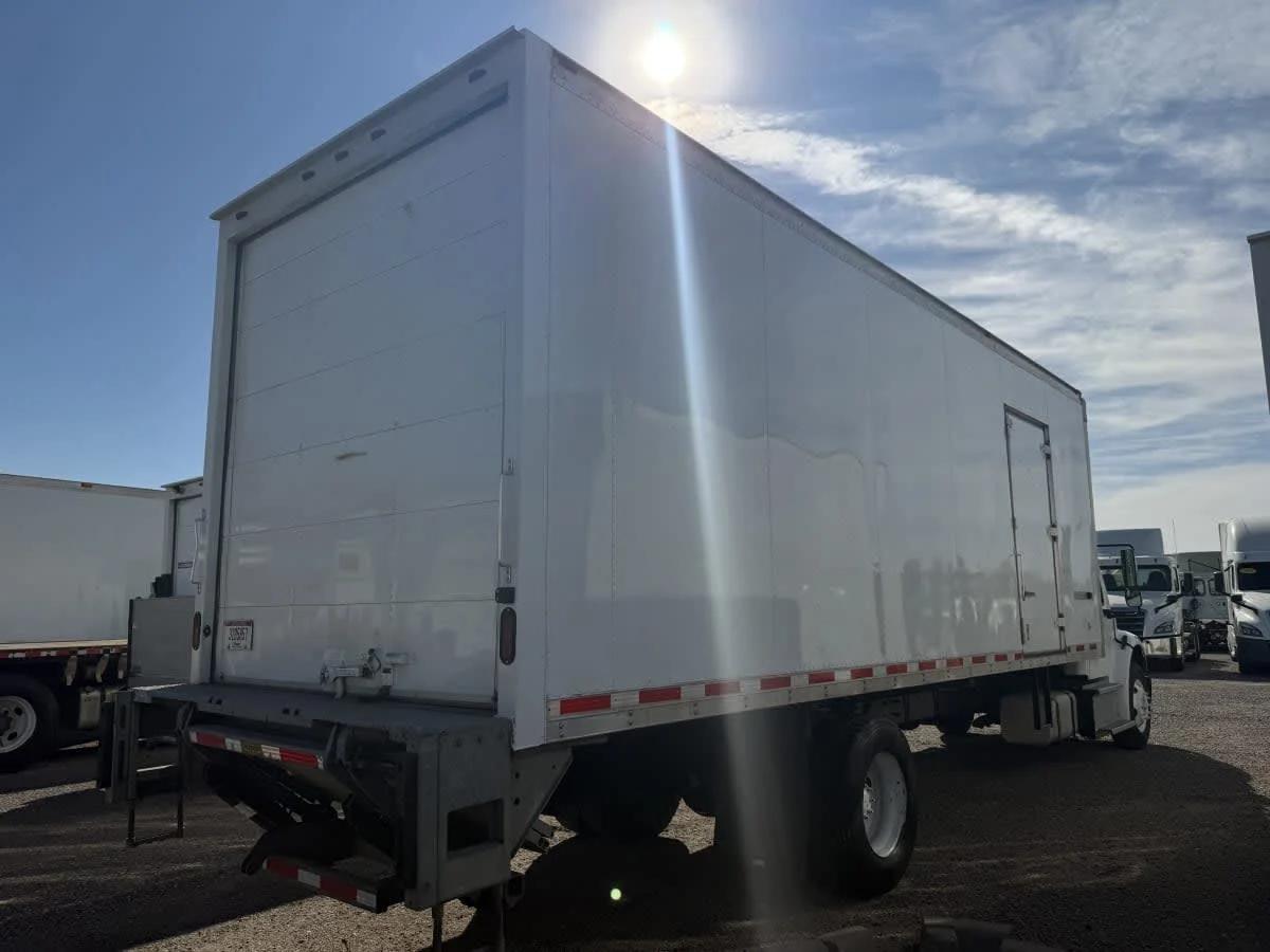 2019 Freightliner M2 106 in Phoenix, AZ — photo 4