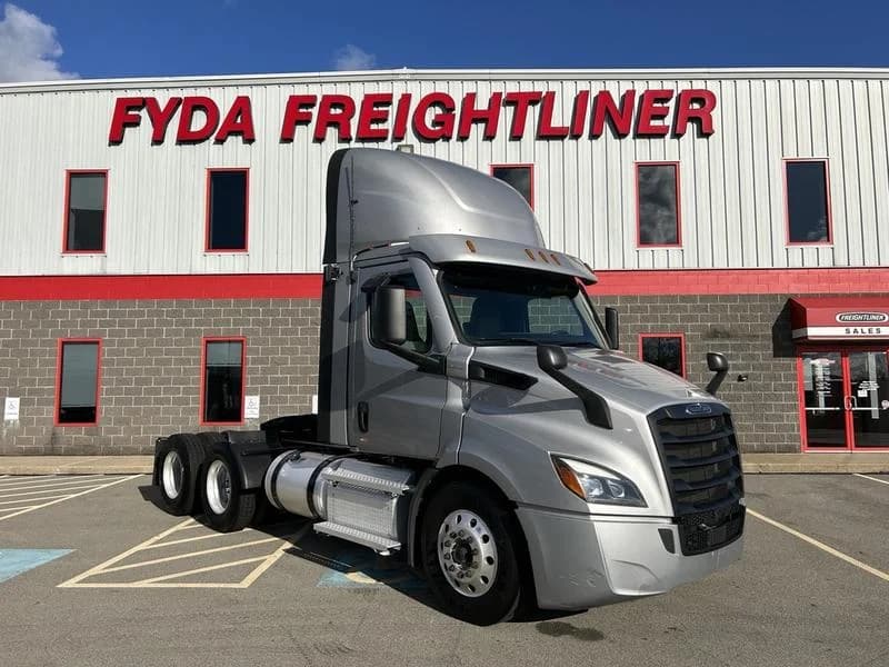 2022 Freightliner Cascadia in Pittsburgh, PA — photo 3