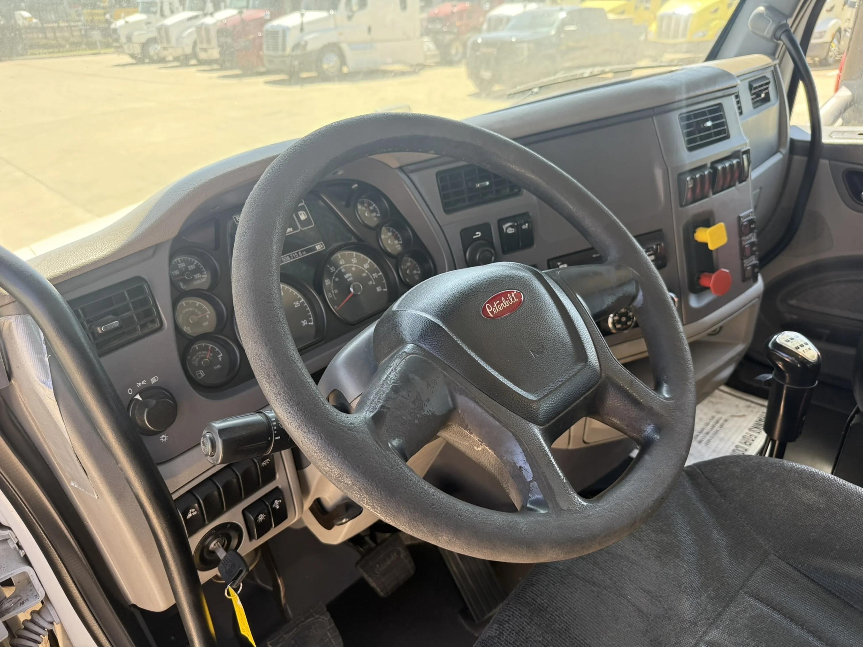 2017 Peterbilt 579 in HOUSTON, TX — photo 13