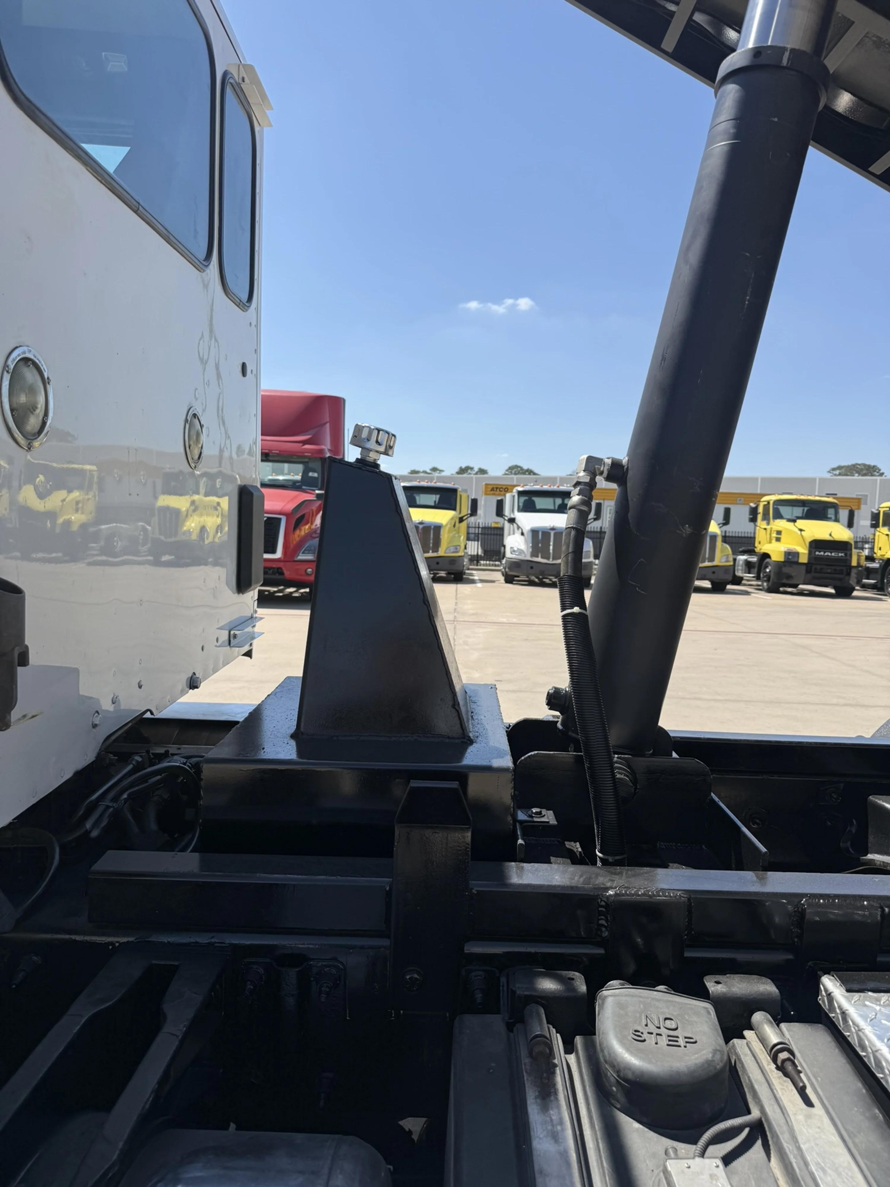 2017 Peterbilt 579 in HOUSTON, TX — photo 10