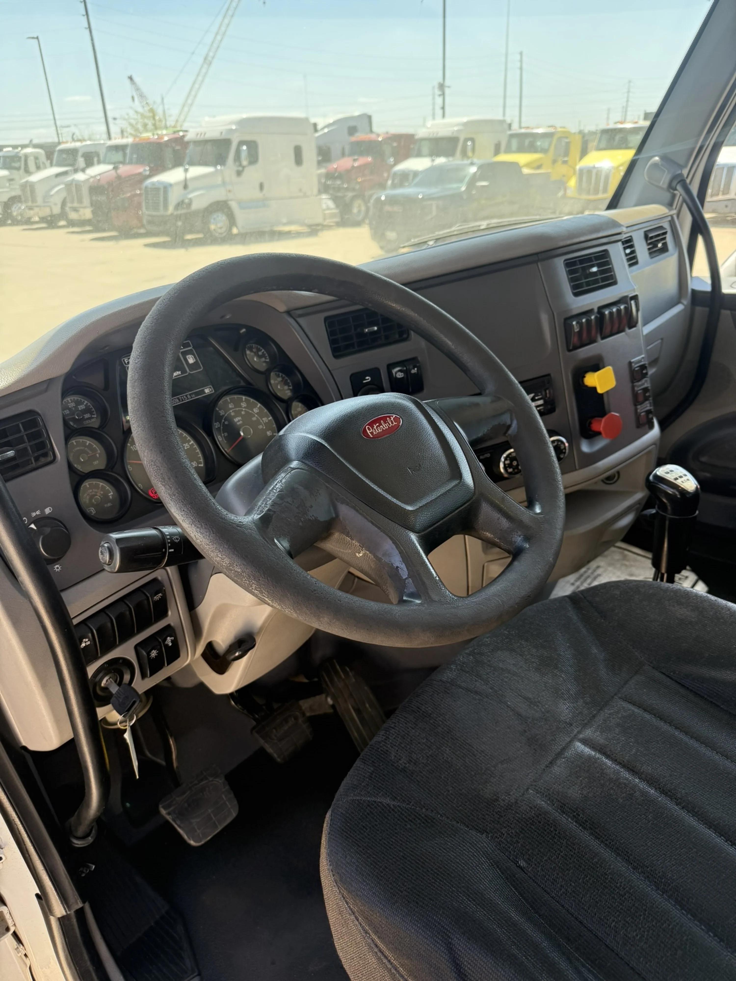 2017 Peterbilt 579 in HOUSTON, TX — photo 14