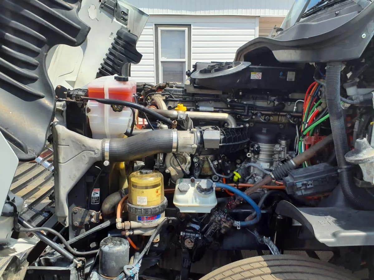 2018 Freightliner Cascadia in Clarksville, IN — photo 8