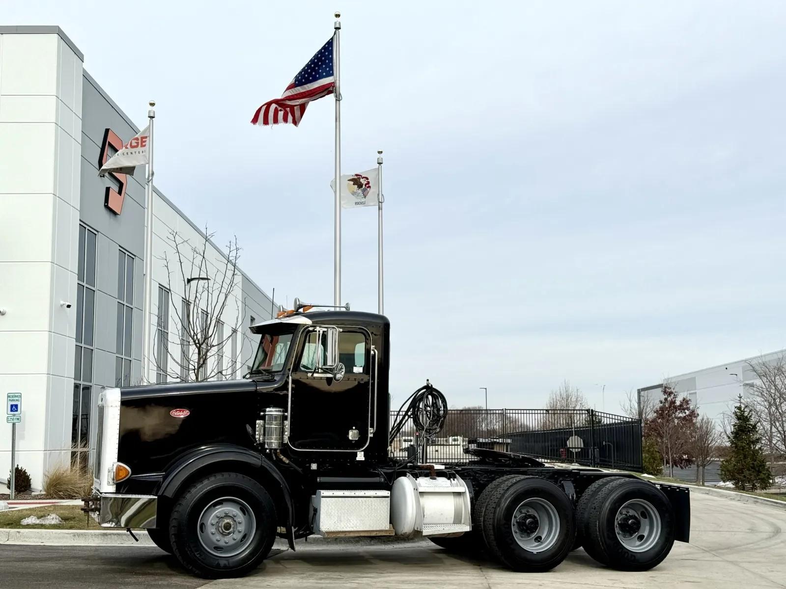 2003 Peterbilt 