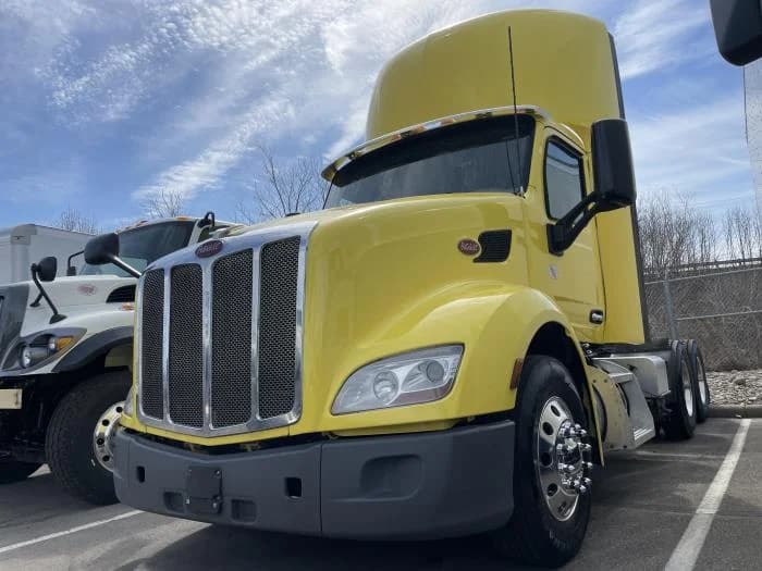 2021 Peterbilt 579 in Cincinnati, OH — photo 3