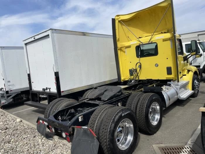2021 Peterbilt 579 in Cincinnati, OH — photo 9