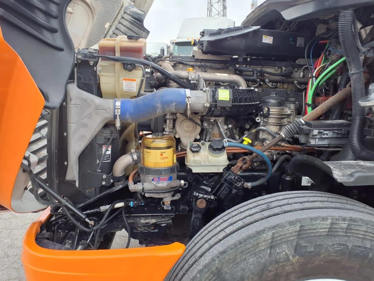 2020 Freightliner Cascadia in Fort Worth, TX — photo 9