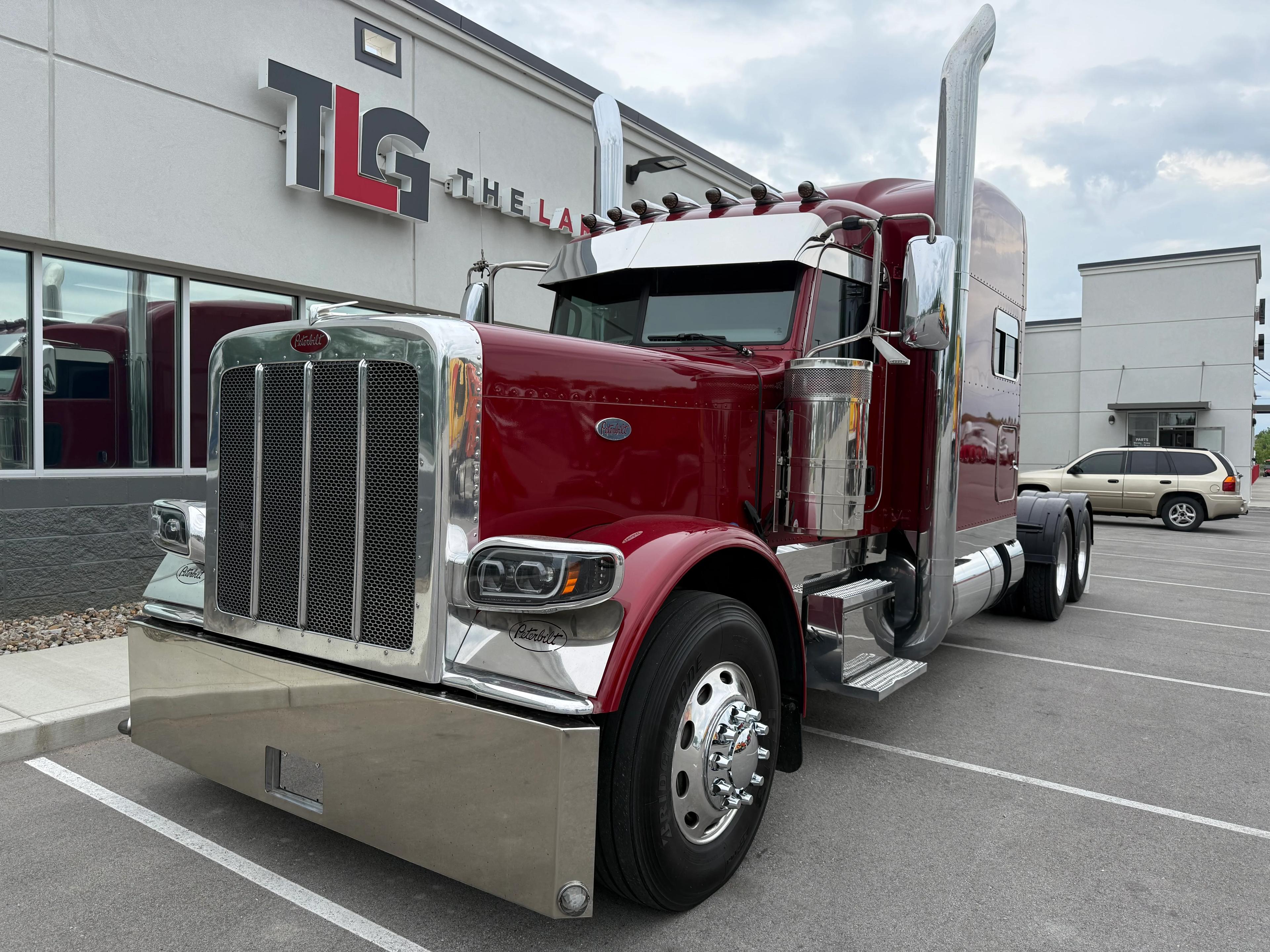 2023 Peterbilt 389 in Louisville, KY