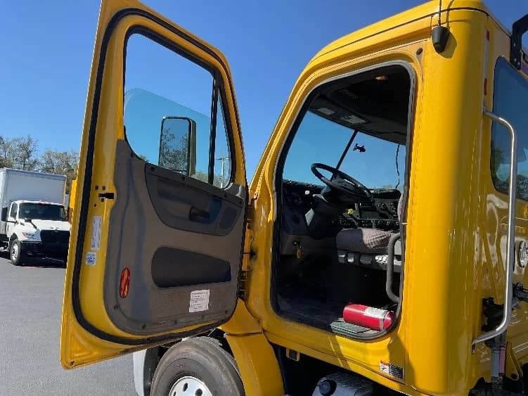 2019 Freightliner Cascadia in Tampa, FL — photo 9