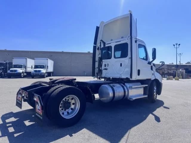 2019 Freightliner Cascadia — photo 5