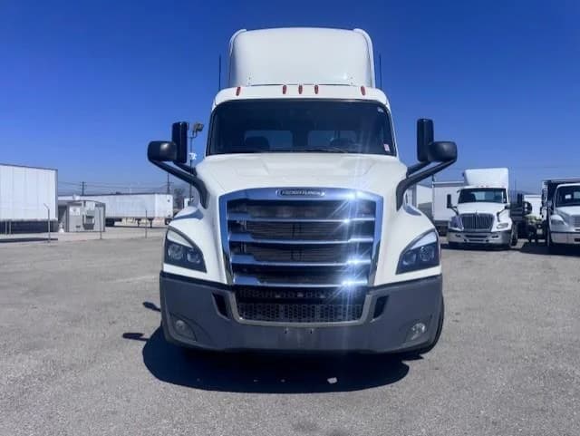 2019 Freightliner Cascadia — photo 3