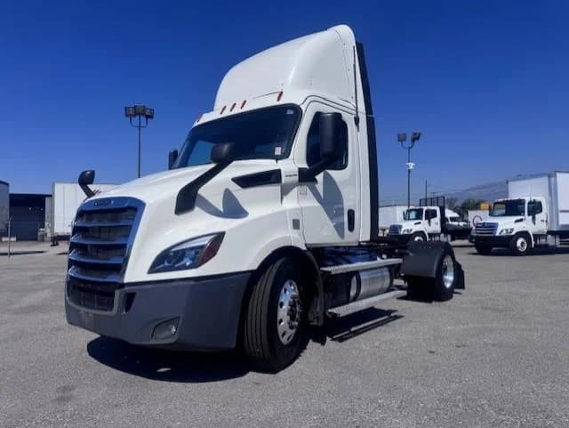 2019 Freightliner Cascadia — photo 2