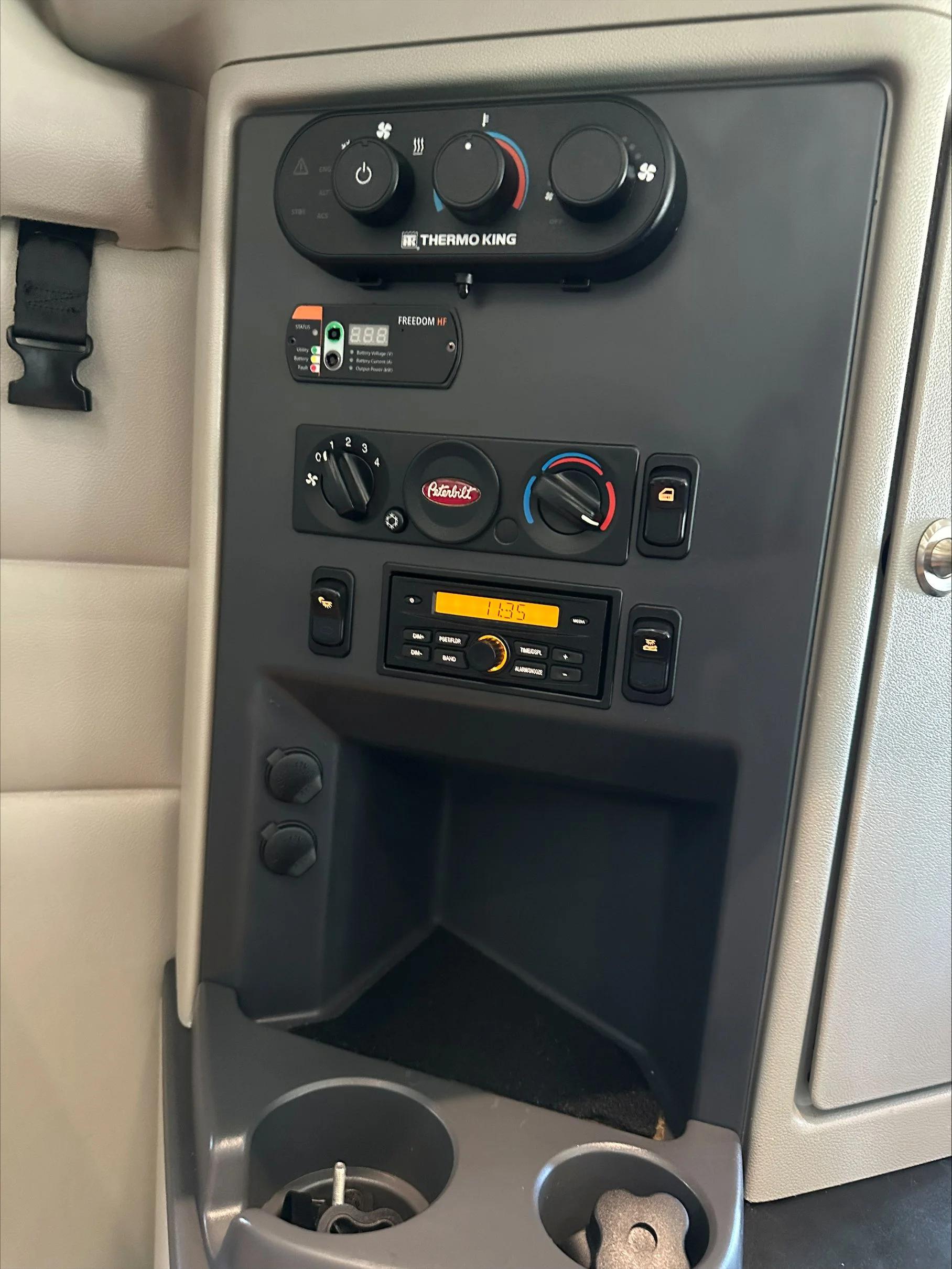 2021 Peterbilt 579 in O'Fallon, MO — photo 10