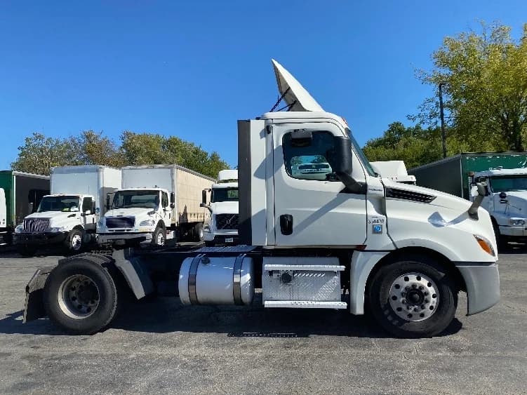 2020 Freightliner Cascadia in Parsippany, NJ — photo 8