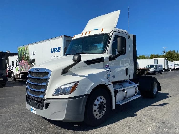 2020 Freightliner Cascadia in Parsippany, NJ — photo 3