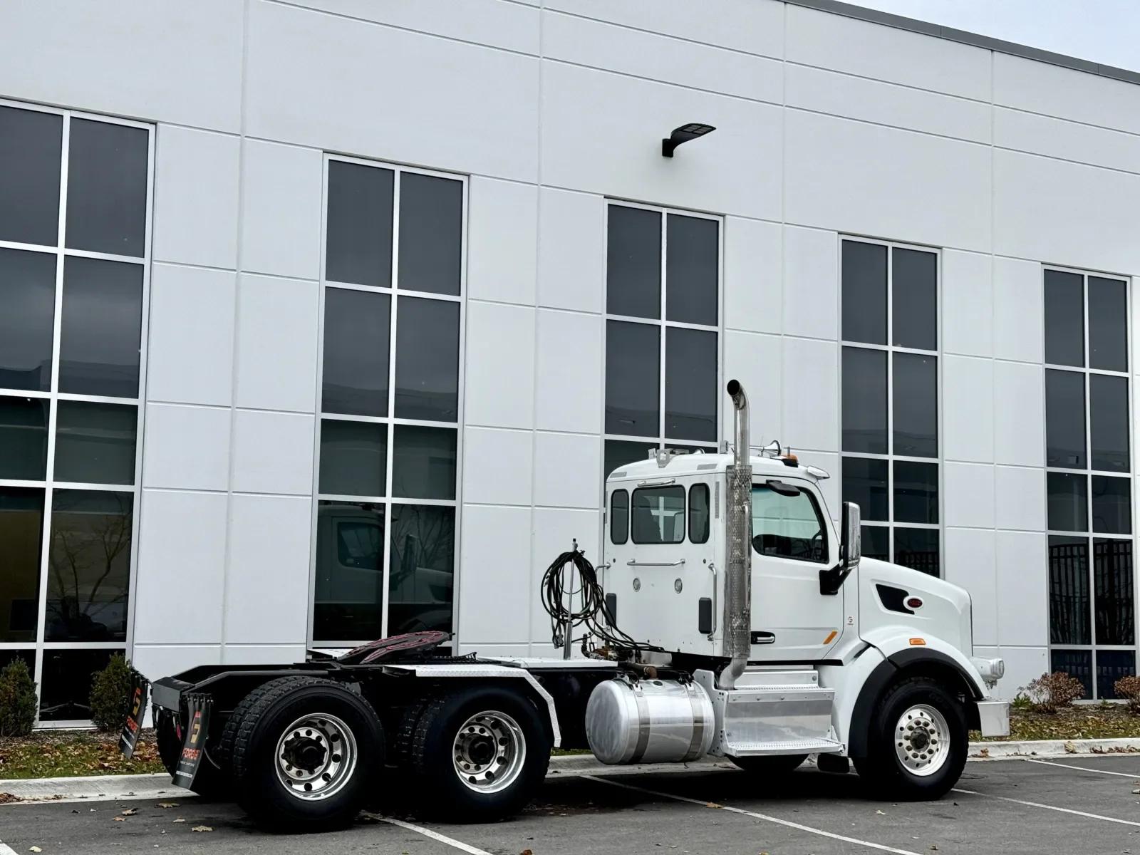 2015 Peterbilt 567 in New Lenox, IL — photo 5