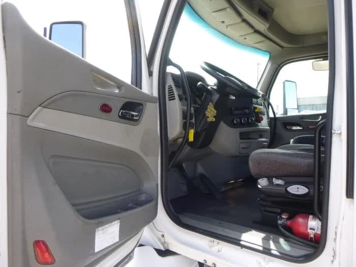 2020 Peterbilt 579 — photo 12
