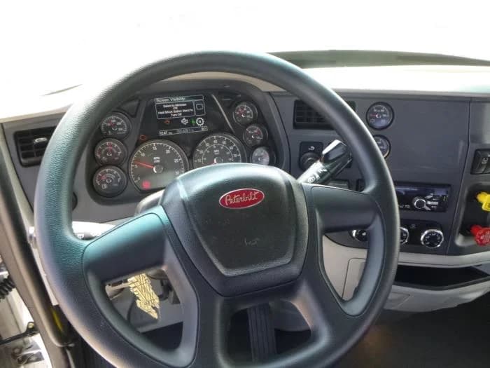 2020 Peterbilt 579 — photo 14