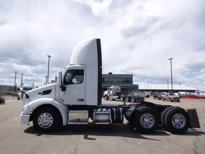 2020 Peterbilt 579 — photo 3