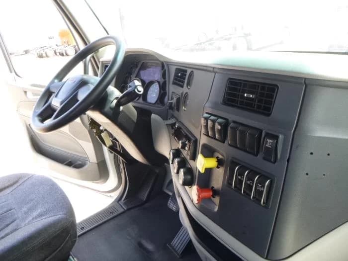 2020 Peterbilt 579 — photo 15