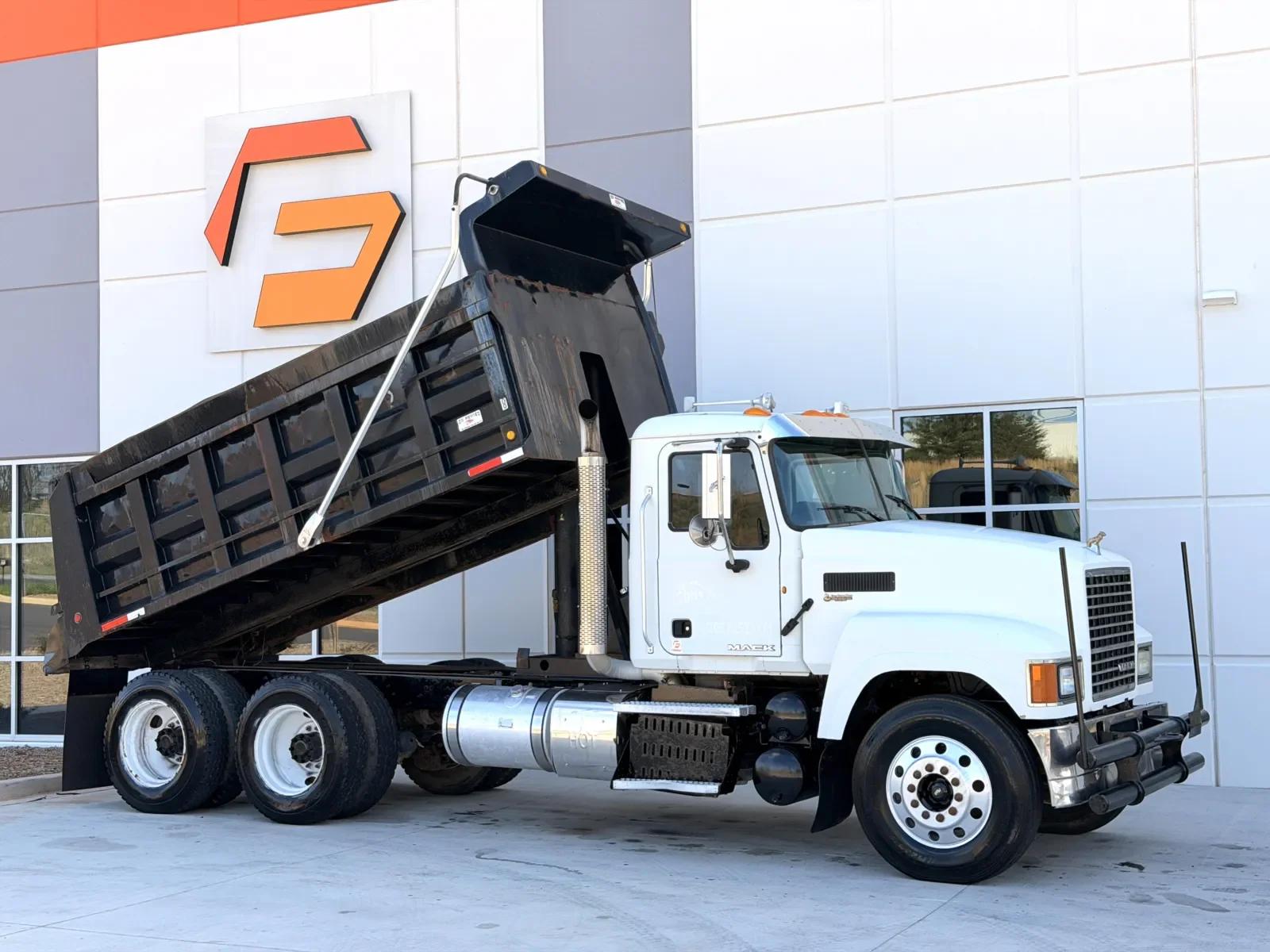 2012 Mack Pinnacle