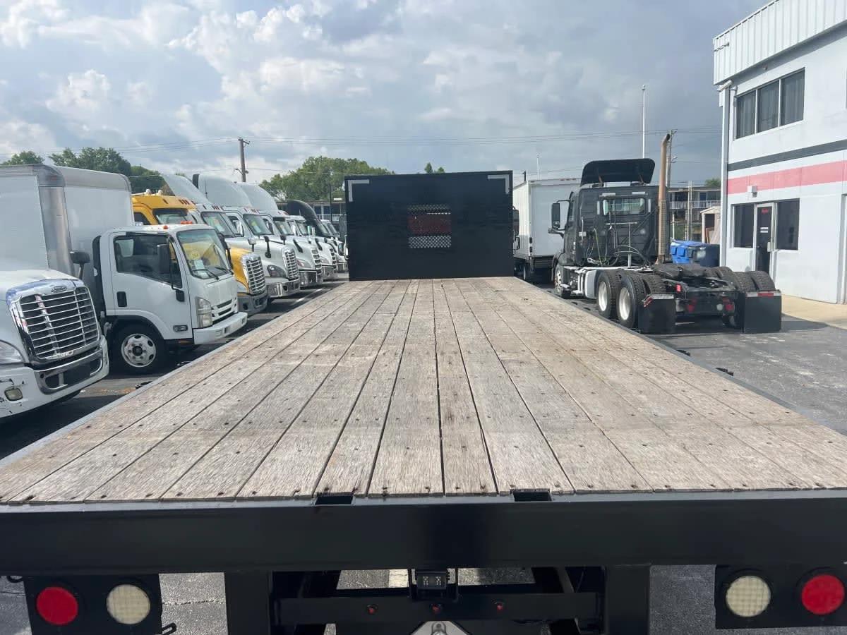 2017 Freightliner M2 106 in Tampa, FL — photo 8