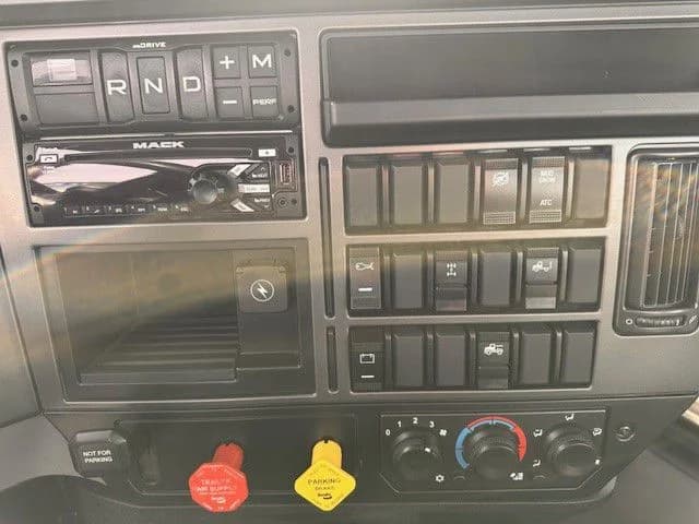 2020 Mack Anthem in London, OH — photo 6