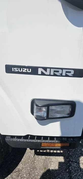 2025 Isuzu NRR in Olathe, KS — photo 9