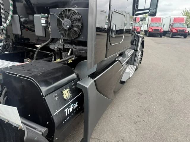 2023 Kenworth T680 in Ridgefield, WA — photo 5