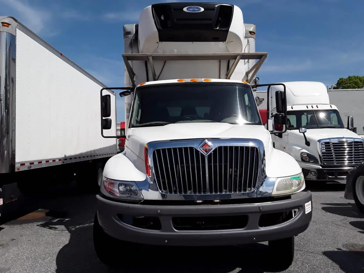 2018 International 4300 in Allentown, PA — photo 2