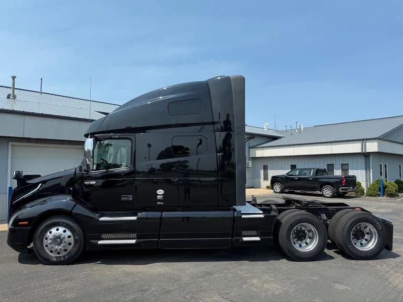 2020 Volvo VNL 760 in Sauk Rapids — photo 2