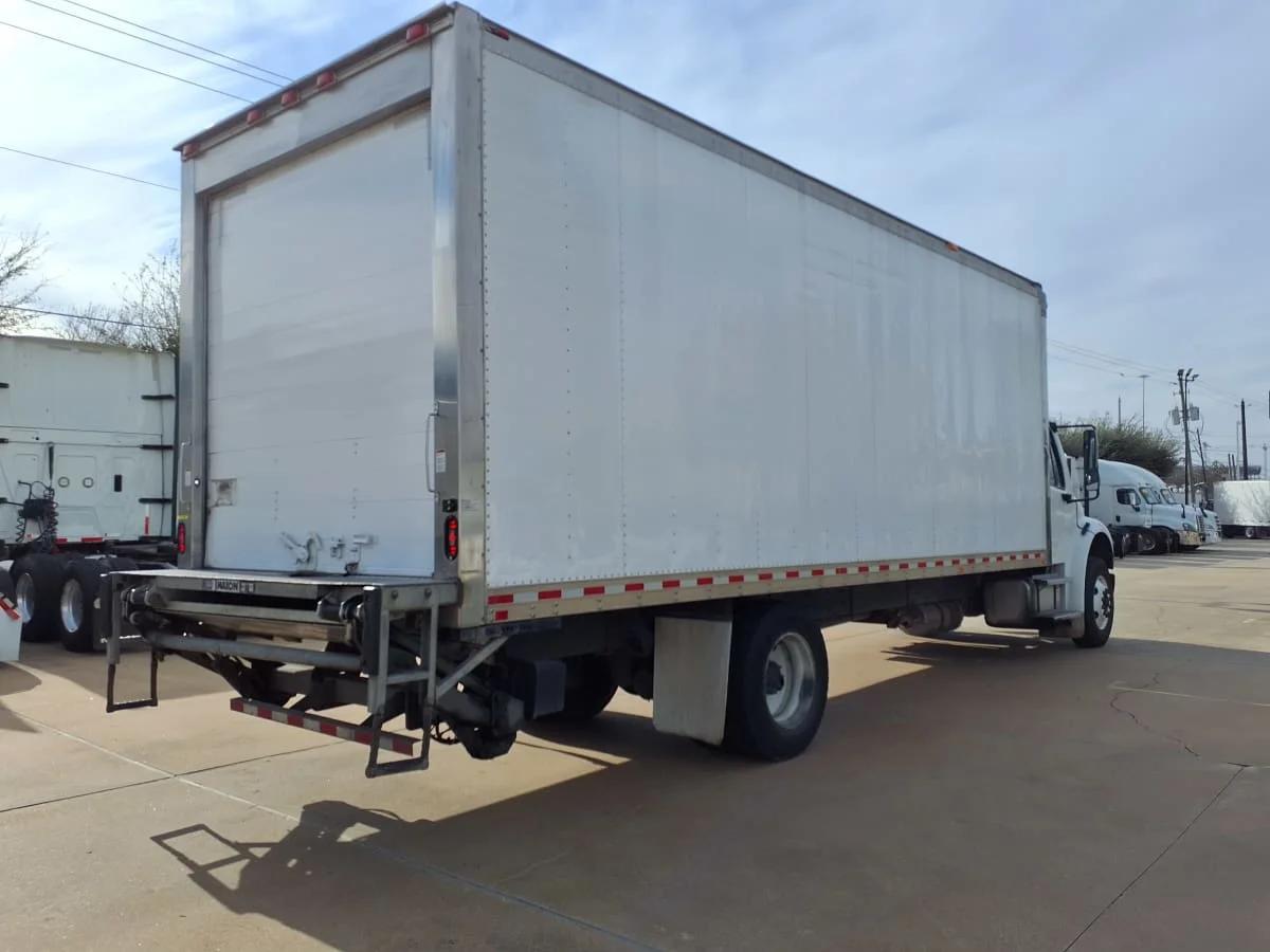 2019 Freightliner M2 106 in Houston, TX — photo 4