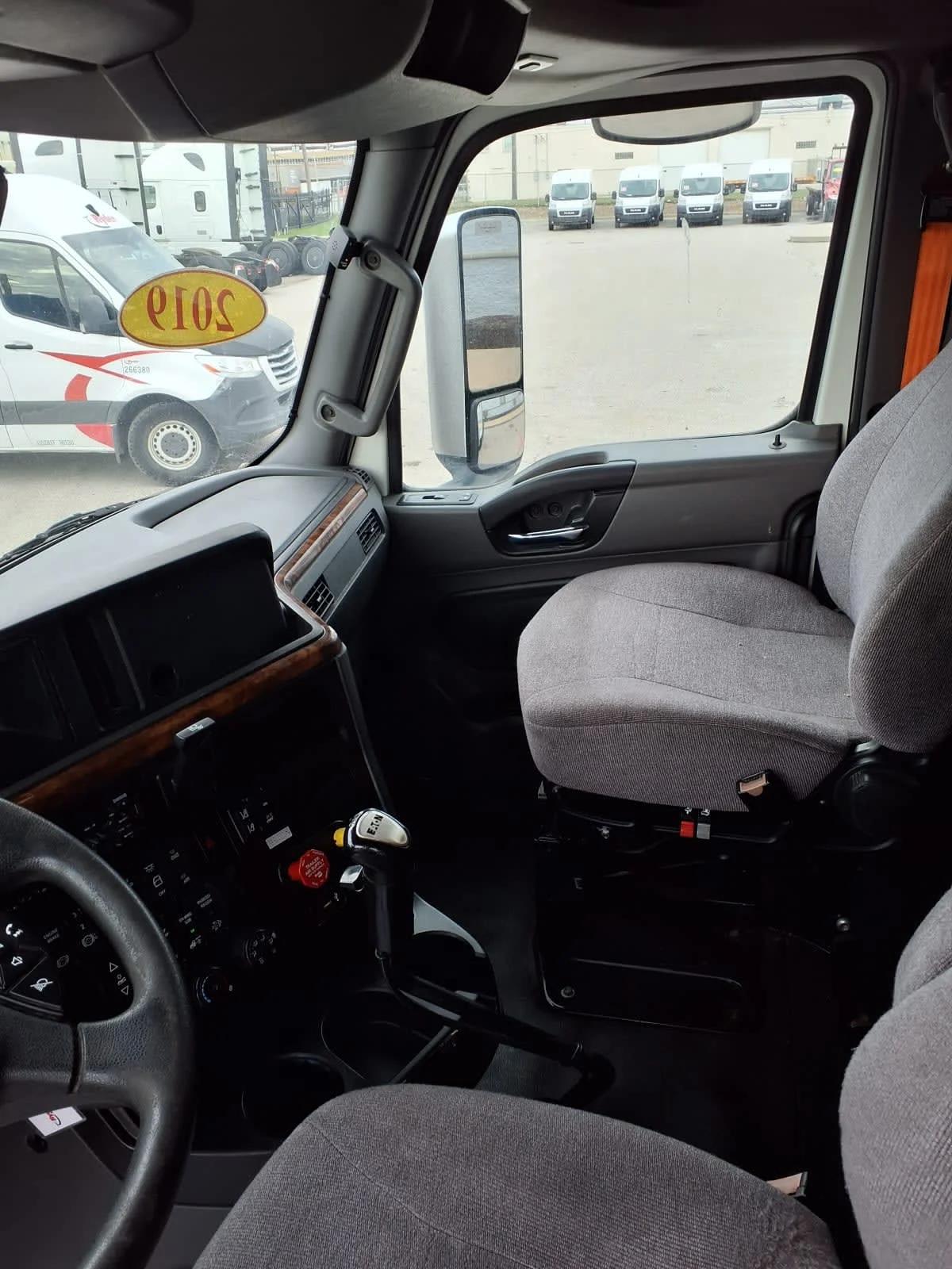2019 International LT in Cleveland, OH — photo 7