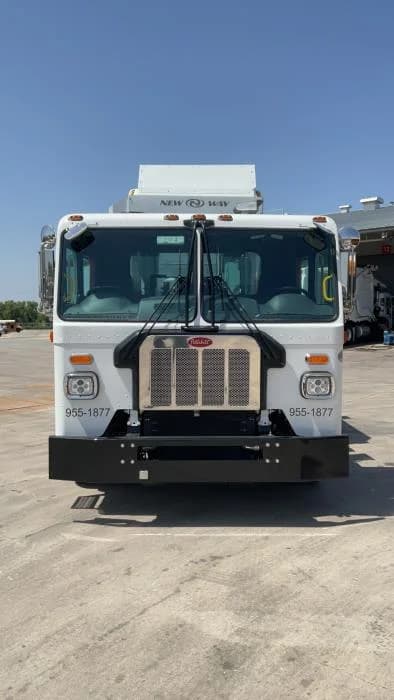 2025 Peterbilt 520 — photo 4