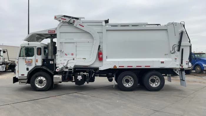 2025 Peterbilt 520 — photo 5