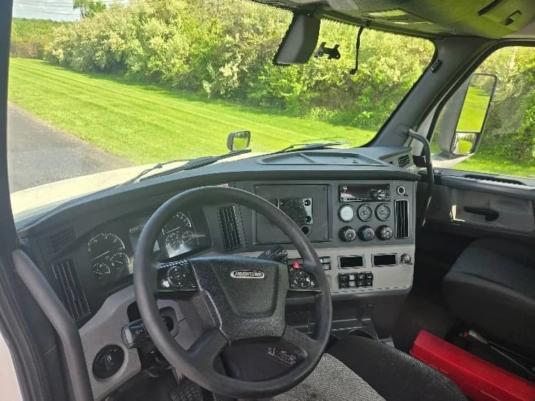2019 Freightliner Cascadia in White Deer, PA — photo 10
