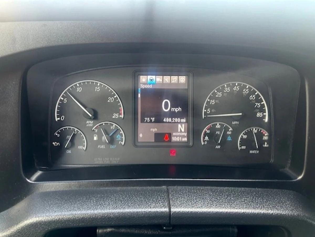 2024 Freightliner Cascadia — photo 22