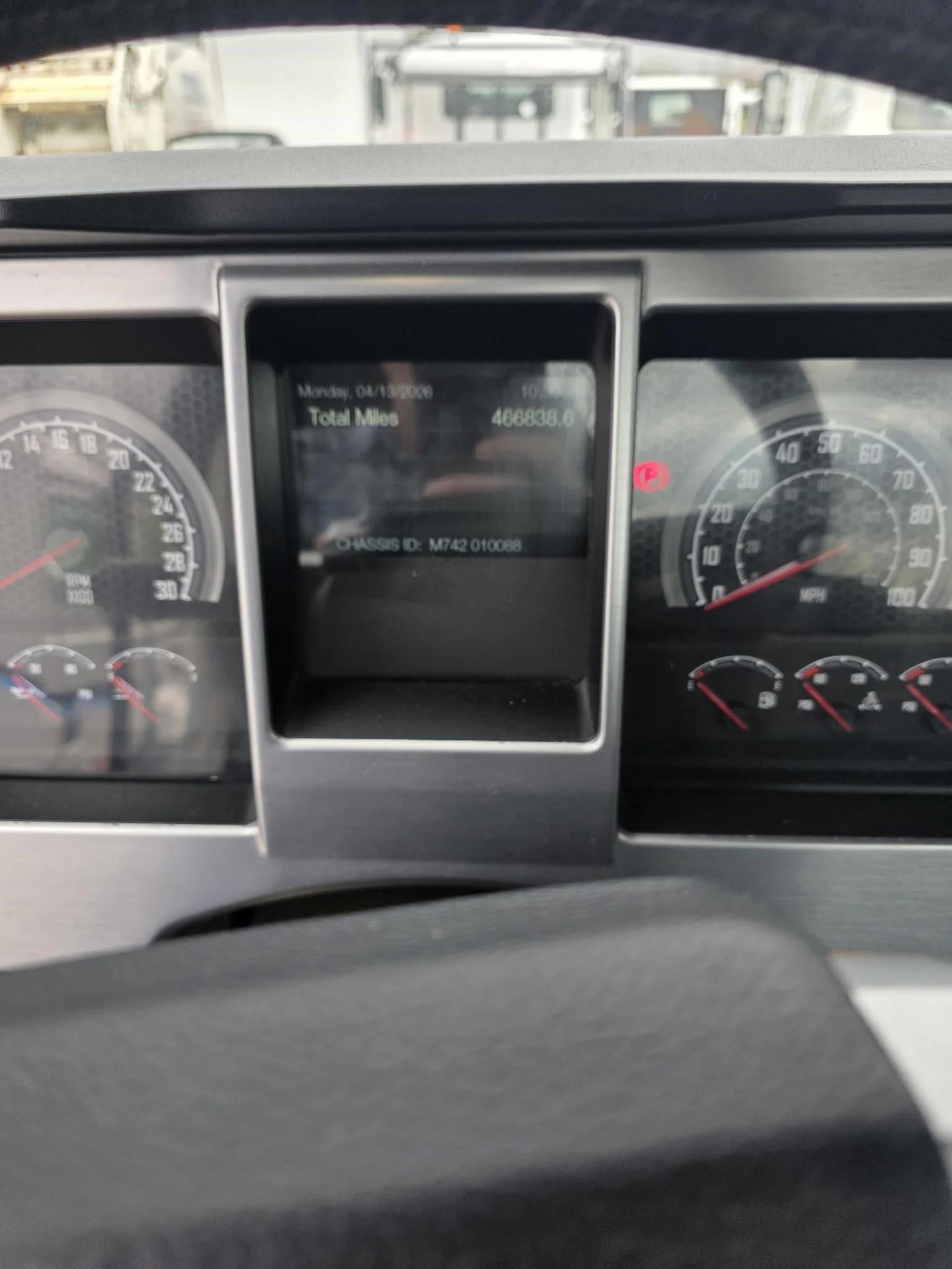 2019 Mack Anthem — photo 6