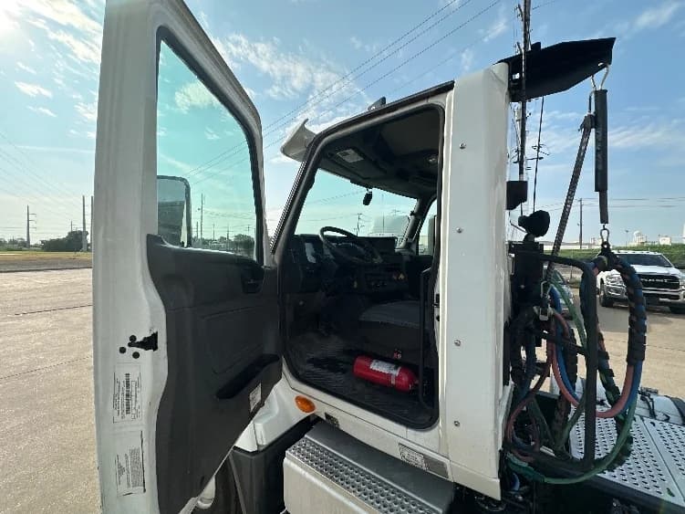 2019 International LT in Waxahachie, TX — photo 9