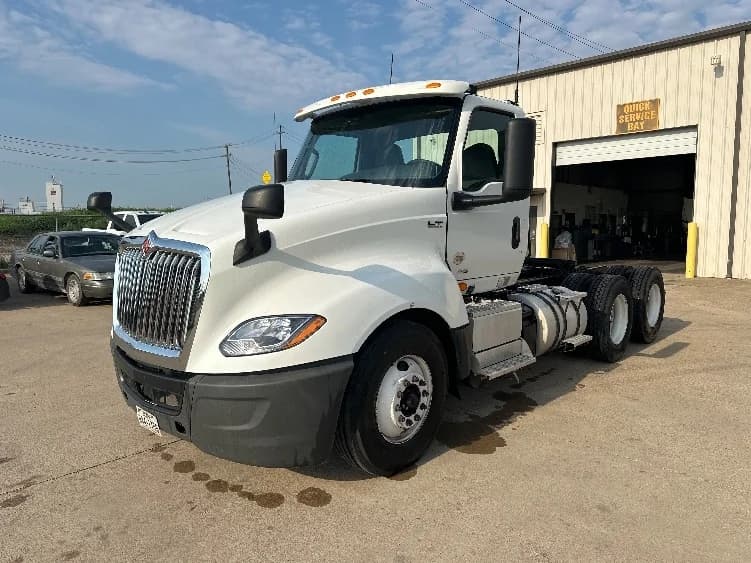 2019 International LT in Waxahachie, TX — photo 3