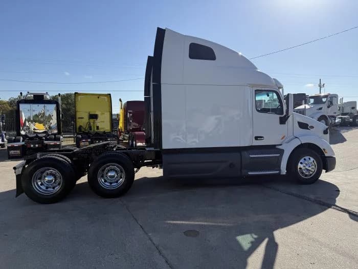 2021 Peterbilt 579 in Dallas, TX — photo 4