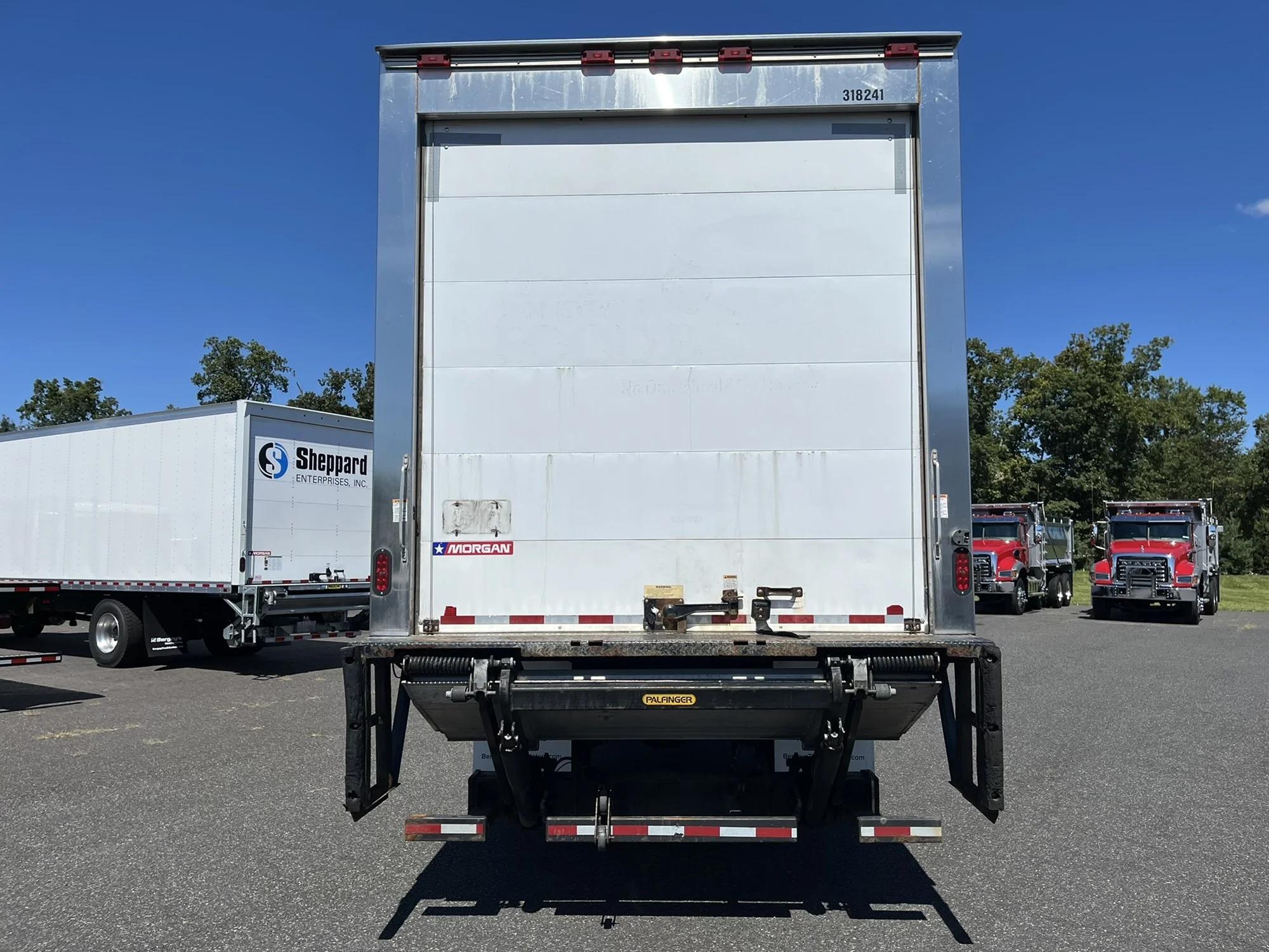 2018 Hino 338 — photo 5