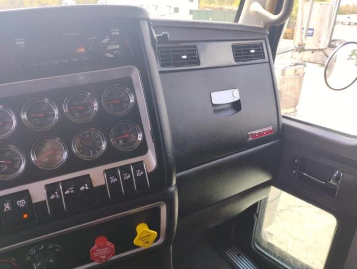 2019 Kenworth T800 — photo 21