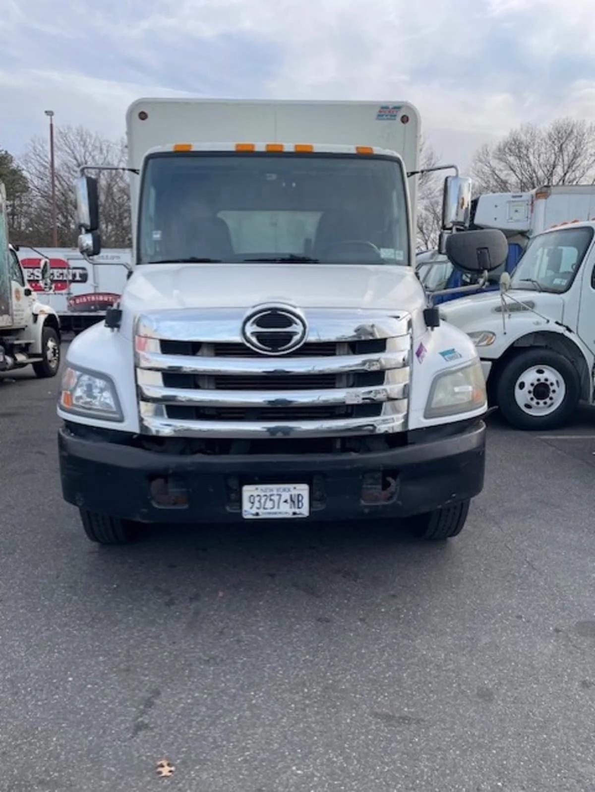 2015 Hino 338 in Farmingdale, NY — photo 2