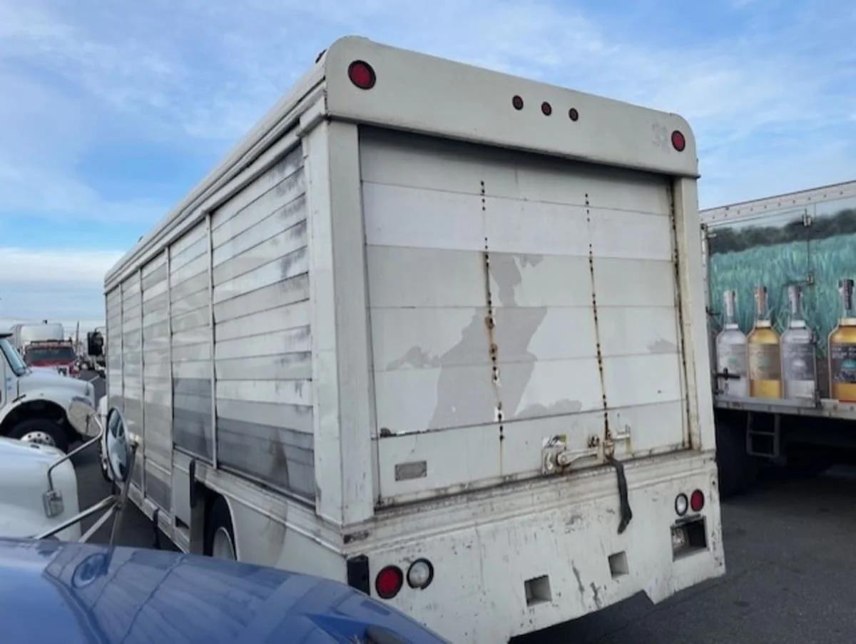 2015 Hino 338 in Farmingdale, NY — photo 6